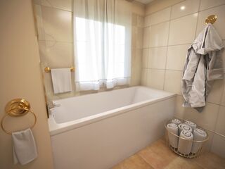 Ванна из искусственного камня AquaStone Армада 180х80